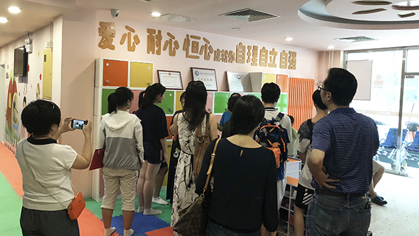 一场孩子们和孩子们的生日会