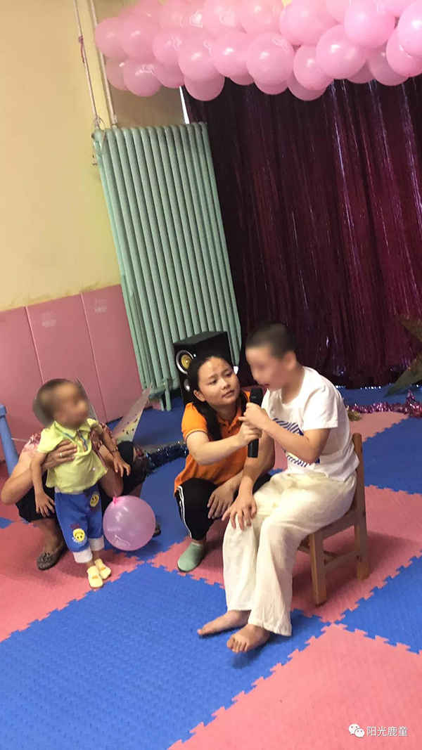 一场孩子们和孩子们的生日会