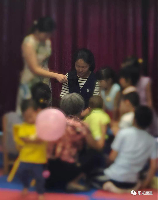 一场孩子们和孩子们的生日会