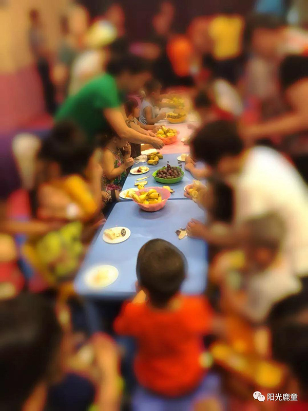 一场孩子们和孩子们的生日会