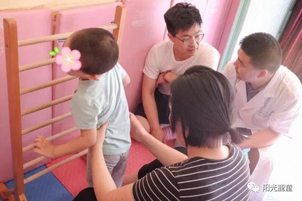 此刻，请为他们鼓掌