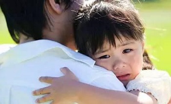 成长只有一次,孩子的异常行为管理是伤害还是帮助?