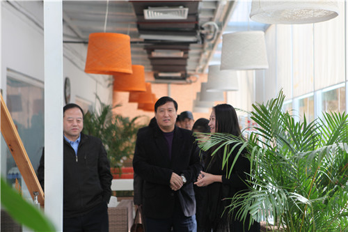 北京市及昌平区残联领导视察阳光鹿童