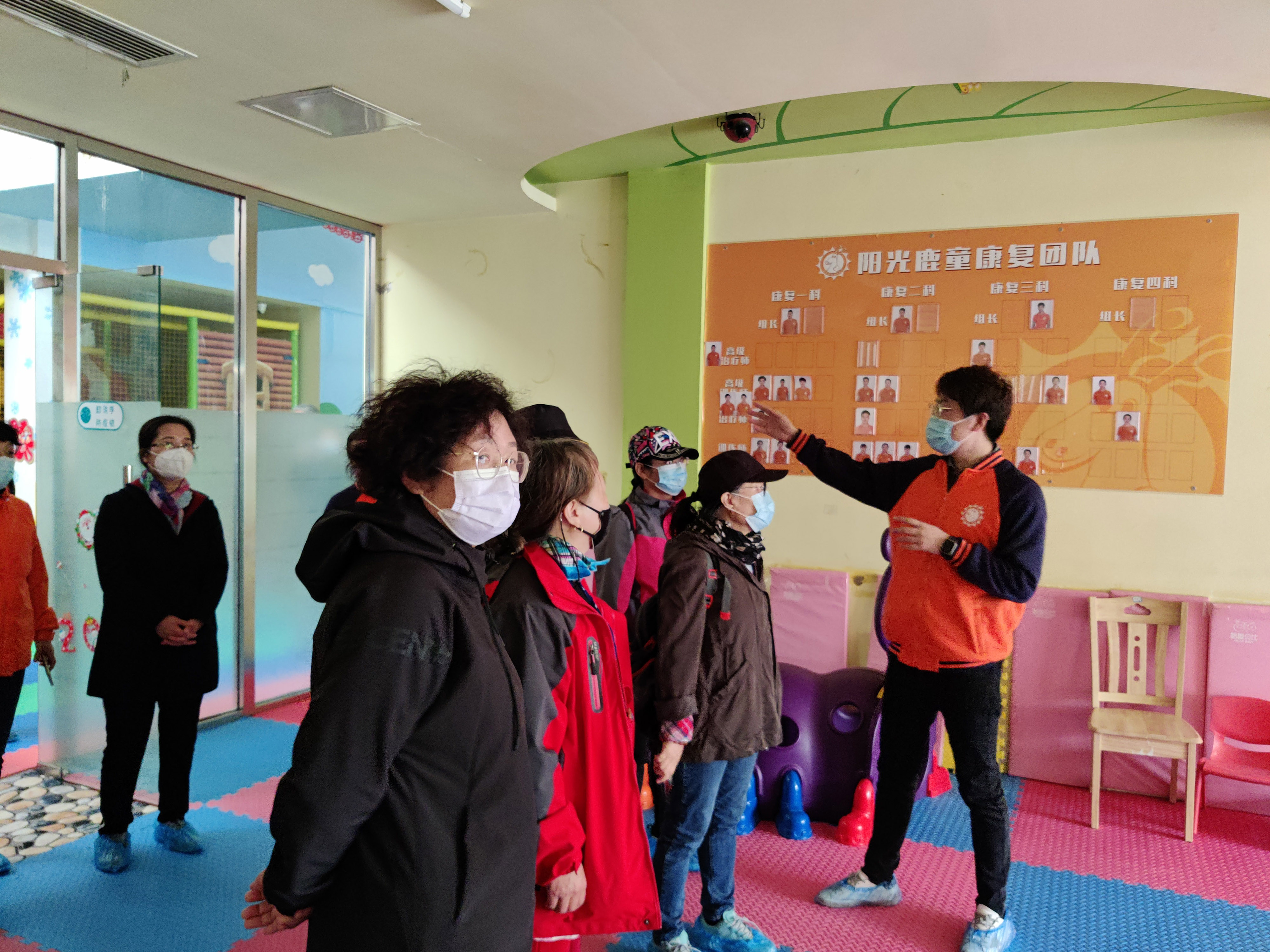 资讯丨“一起出发公益行”来到阳光鹿童康复中心慰问脑瘫儿童