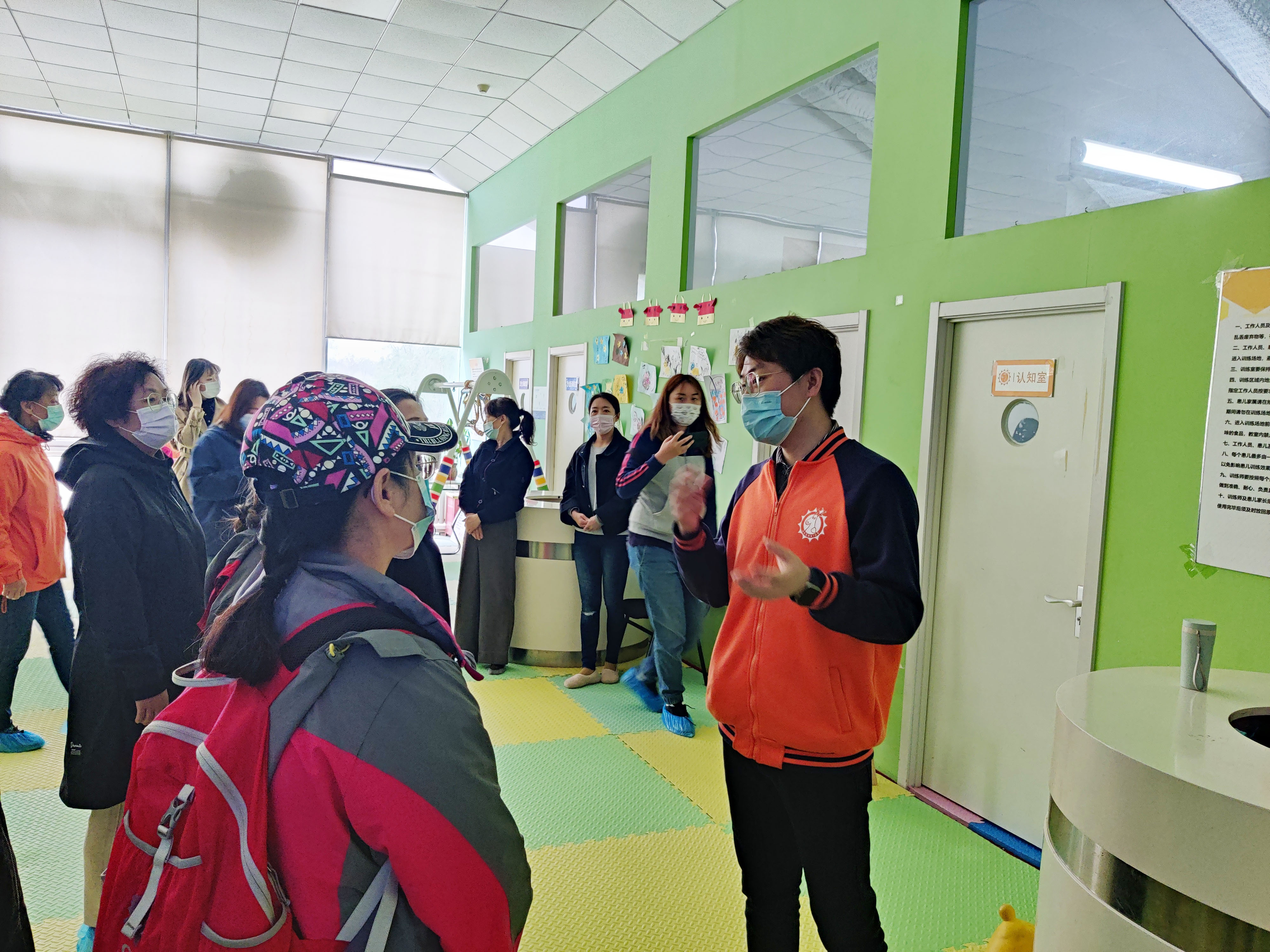 资讯丨“一起出发公益行”来到阳光鹿童康复中心慰问脑瘫儿童