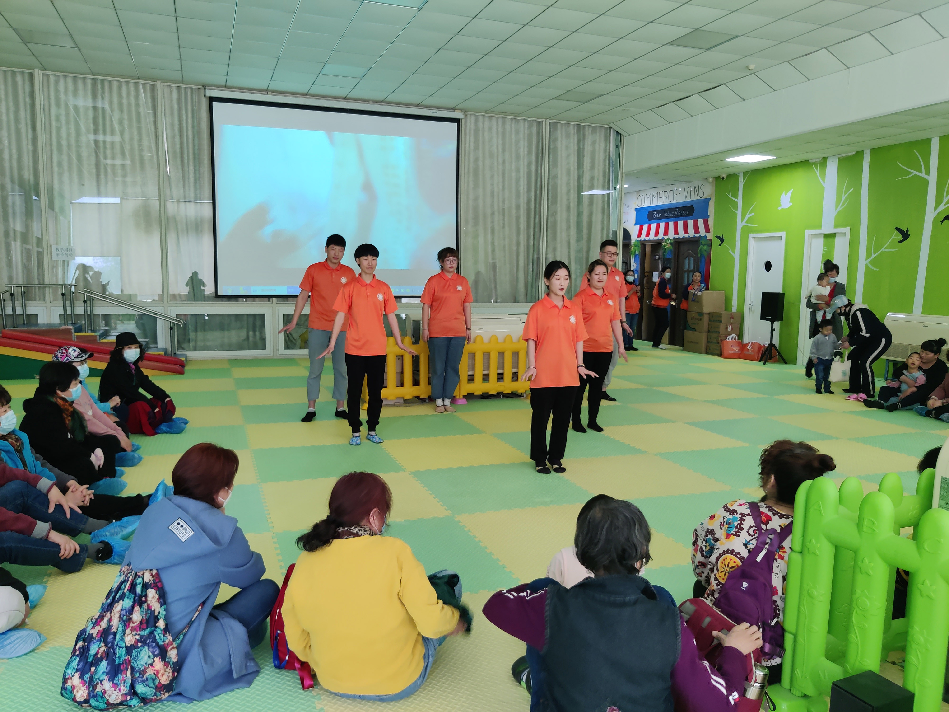 资讯丨“一起出发公益行”来到阳光鹿童康复中心慰问脑瘫儿童