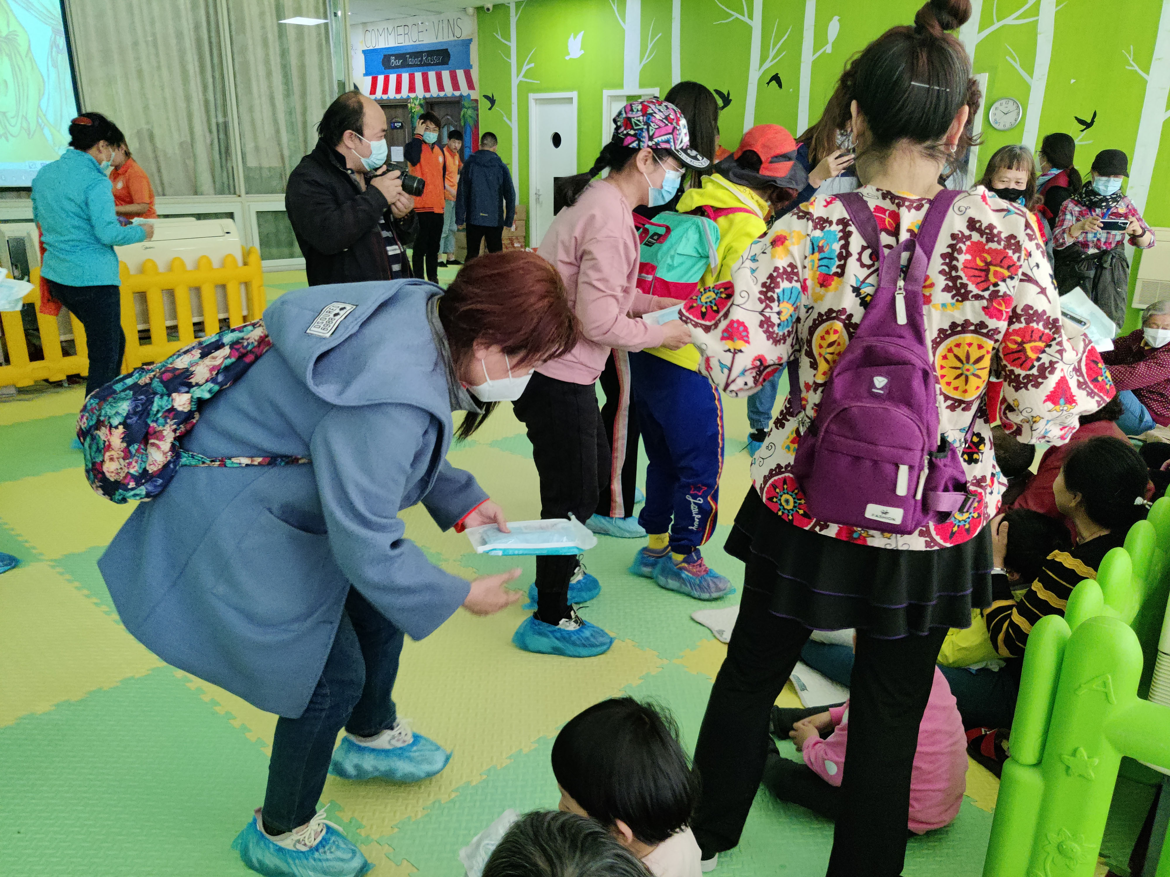 资讯丨“一起出发公益行”来到阳光鹿童康复中心慰问脑瘫儿童